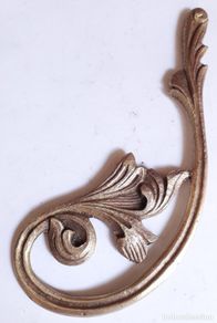 Antiguidades: Herraje embellecedor de bronce fundido, motivo floral modernista con hoja de acanto